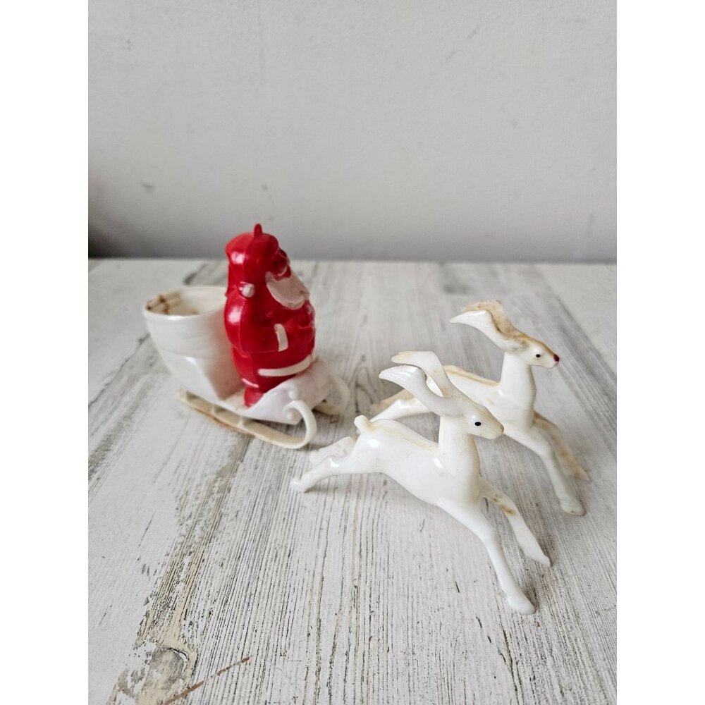 Vintage plastic rosbro Santa sleigh‎ reindeer Xmas decor white red stance